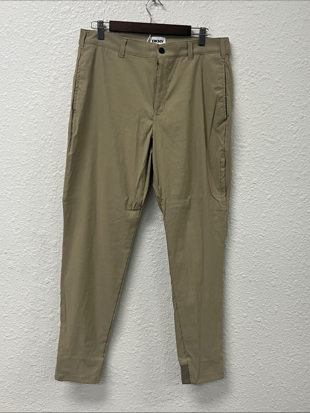 DKNY Men's Tan Fred Tech Pants
#1310